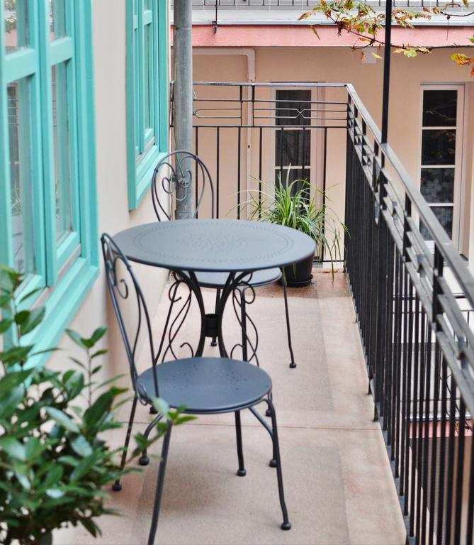 Chestnut & Eliza Apartment