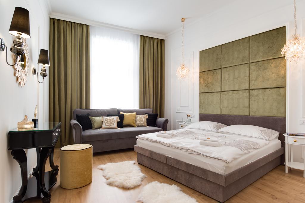 Chestnut & Eliza Apartment
