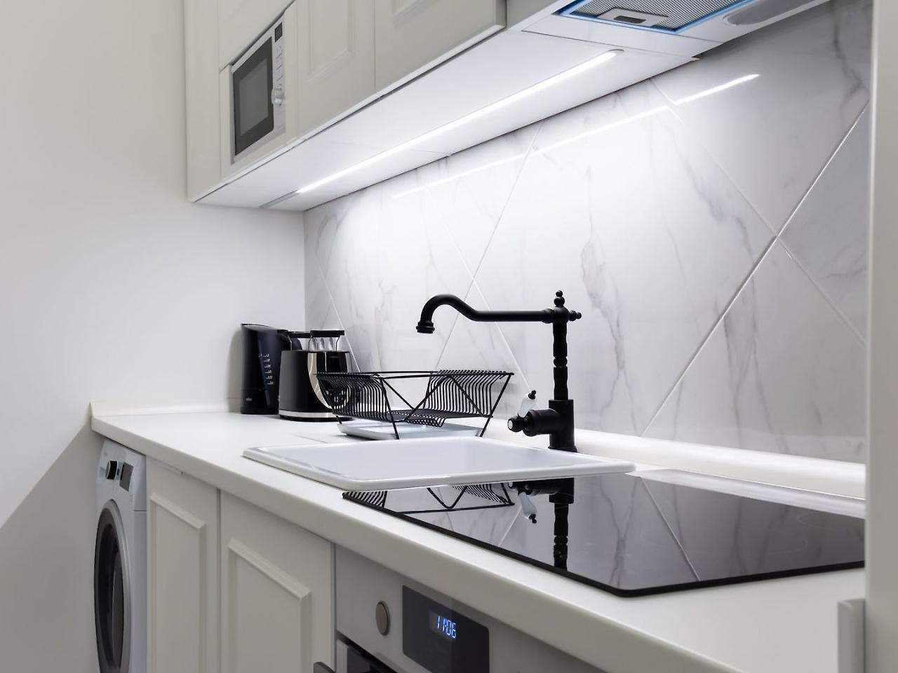 Chestnut & Eliza Apartment